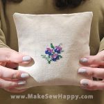 کیسه نمک پارچه‌ای دست‌دوز مدل گل بنفشه - خوشحالی بسازیم