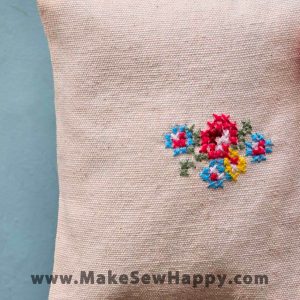 کیسه نمک پارچه‌ای شماره‌دوزی طرح گل قرمز