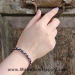 دستبند نخی طرح ضربدر رنگ بنفش و صورتی، خوشحالی بسازیم