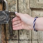 دستبند نخی طرح مارپیچ رنگ بنفش و صورتی، خوشحالی بسازیم