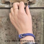 دستبند نخی طرح گره رنگ بنفش و سرمه‌ای و صورتی