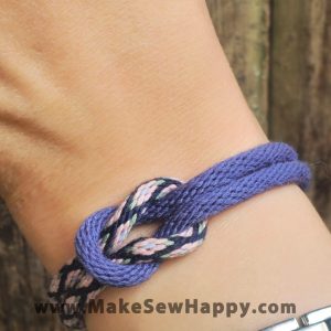 دستبند نخی طرح گره رنگ بنفش و سرمه‌ای و صورتی