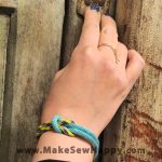 دستبند نخی طرح گره رنگ سبز و زرد و بنفش