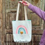 کیف توت بگ طرح رنگین کمان و قلب کرم رنگ