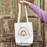 کیف توت بگ طرح رنگین کمان صورتی کمرنگ و قلب کرم