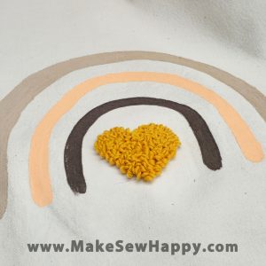 کیف توت بگ طرح رنگین کمان کرم و قلب کرم