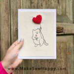 کارت پستال پارچه‌ای طرح گربه با قلب قرمز