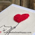 کارت پستال پارچه‌ای طرح گربه با قلب قرمز