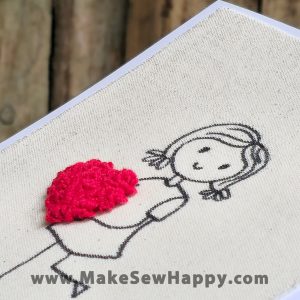 کارت پستال پارچه‌ای طرح دختربچه با قلب قرمز