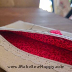 جامدادی پارچه‌ای طرح دختربچه و قلب