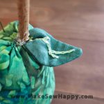 جا سوزنی پارچه‌ای مدل گلابی سبز طرح برگ