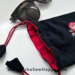 جا عینکی مخمل شماره‌دوزی شده رنگ مشکی و قرمز