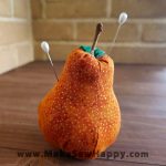 جا سوزنی پارچه‌ای مدل گلابی نارنجی طرح خال خالی