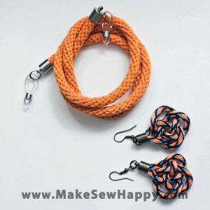 ست کادویی بند عینک و گوشواره رنگ نارنجی و سرمه‌ای