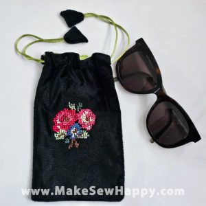 جا عینکی مخمل شماره‌دوزی شده رنگ مشکی و سبز