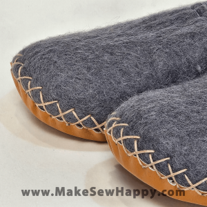 کفش نمدی طوسی مناسب کچه