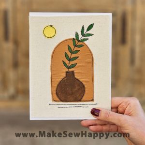 کارت پستال پارچه‌ای طرح گلدان و برگ کرم